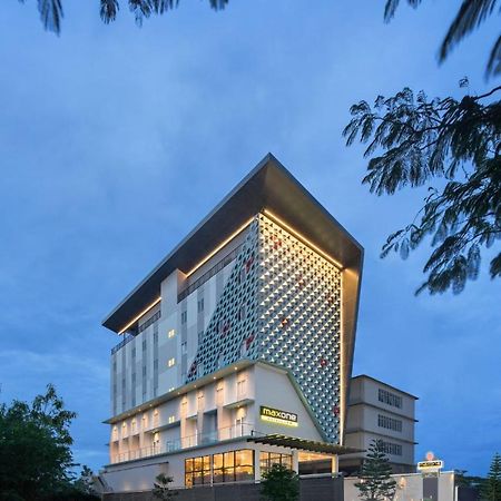 Maxonehotels At Kota Harapan Indah-Bekasi Exterior photo