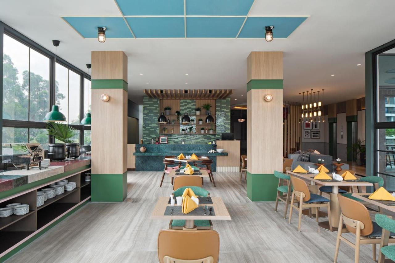 Maxonehotels At Kota Harapan Indah-Bekasi Exterior photo